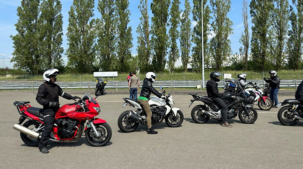 Session motos sur notre piste